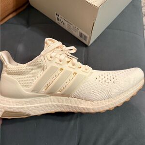 Adidas Women's Off-White Sneakers